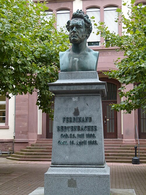 Ferdinand-Redtenbacher-Denkmal_Karlsruhe_1